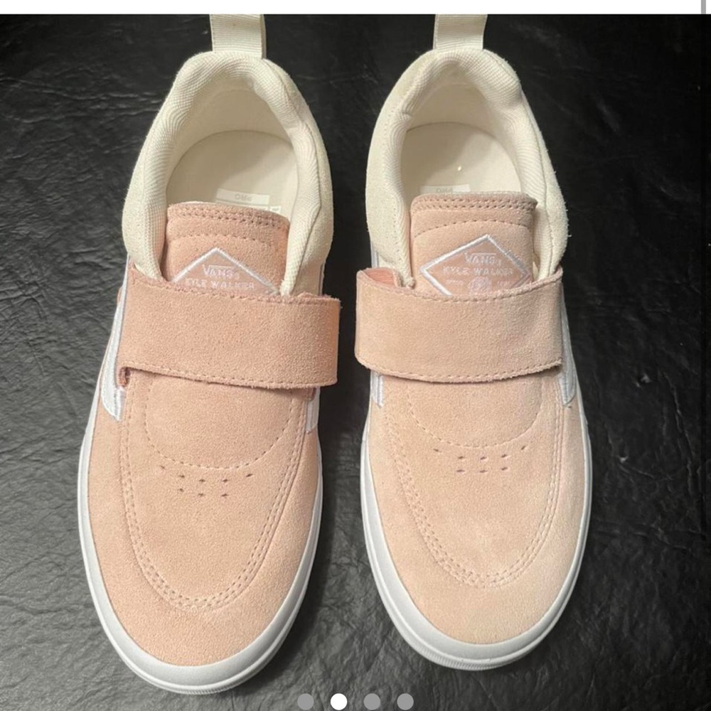 Vans - Picture 2 of 4